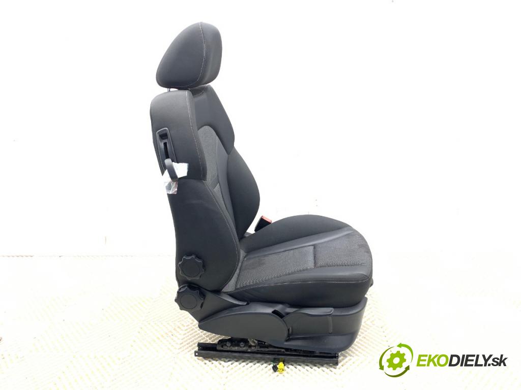 AUDI A1 8X liftback 2011 63 kW 1.2 TFSI 1197 sedadlo pravý přední část