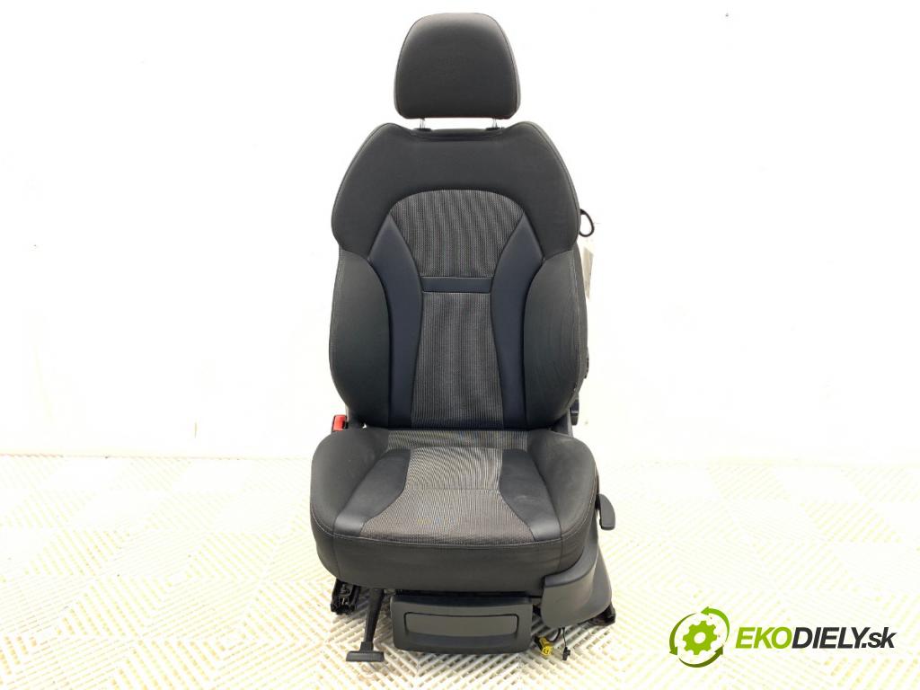 AUDI A1 8X liftback 2011 63 kW 1.2 TFSI 1197 sedadlo levý přední část 