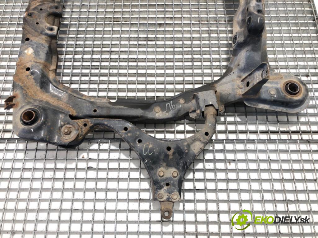 HYUNDAI TUCSON SUV 2005 104 kW 2.0 1975 výztuha pod motor (Přední výztuha)