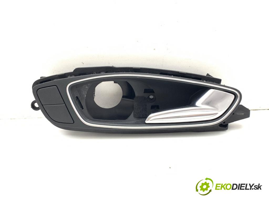 AUDI A1 8X liftback 2011 63 kW 1.2 TFSI 1197 klika vnitřní pravý přední část 8X0868784
