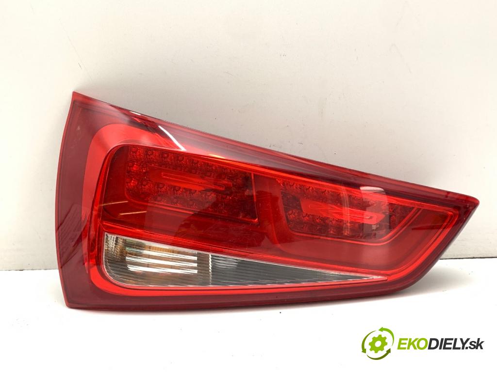 AUDI A1 8X liftback 2011 63 kW 1.2 TFSI 1197 světlo levý zadní část 