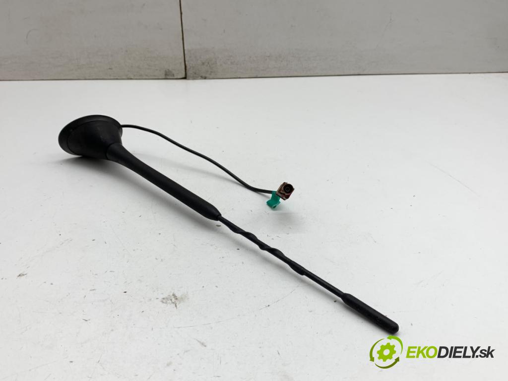 AUDI A1 8X liftback 2011 63 kW 1.2 TFSI 1197 ANTENA 8X0035501A