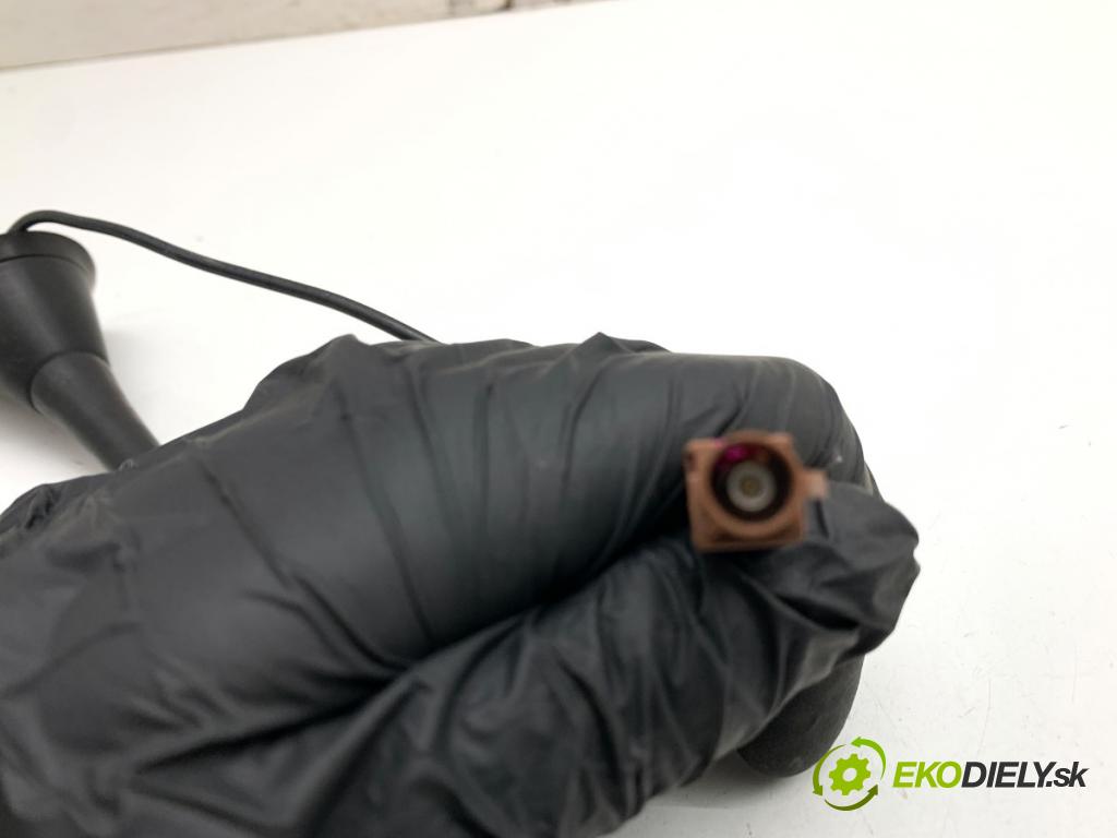 AUDI A1 8X liftback 2011 63 kW 1.2 TFSI 1197 ANTENA 8X0035501A