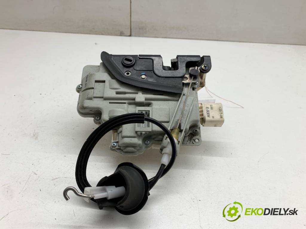 AUDI A4 B8 Kombi 2009 125 kW 2.0 TDI quattro 1968 zámok Dvere pravy zad 8K0839016