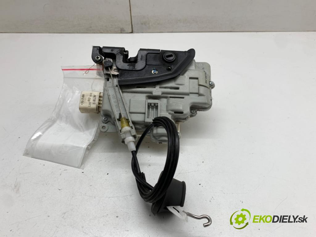 AUDI A4 B8 Kombi 2009 125 kW 2.0 TDI quattro 1968 zámok Dvere ľavy zad 8K0839015