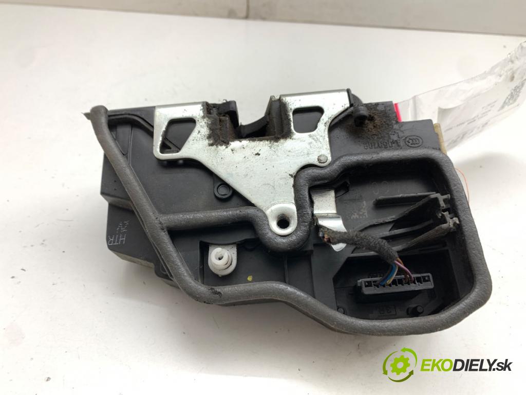 BMW F20 liftback 2011 100 kW 116 i 1598 zámok Dvere pravy zad 7229460