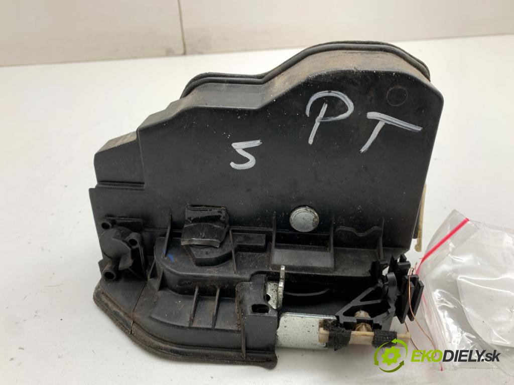 BMW F20 liftback 2011 100 kW 116 i 1598 zámok Dvere pravy zad 7229460