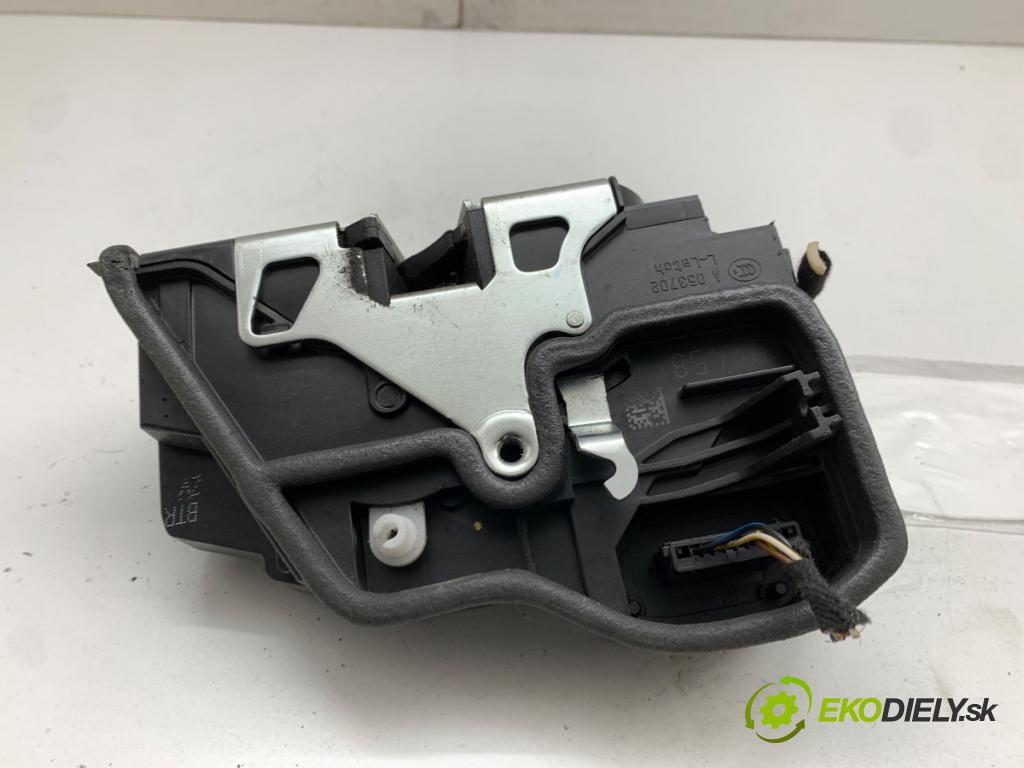 BMW F20 liftback 2011 100 kW 116 i 1598 zámok Dvere pravy predný 7229458
