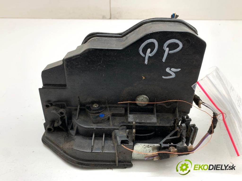 BMW F20 liftback 2011 100 kW 116 i 1598 zámok Dvere pravy predný 7229458