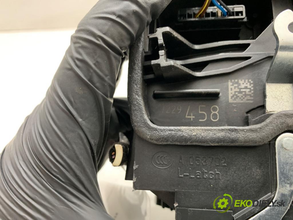 BMW F20 liftback 2011 100 kW 116 i 1598 zámok Dvere pravy predný 7229458
