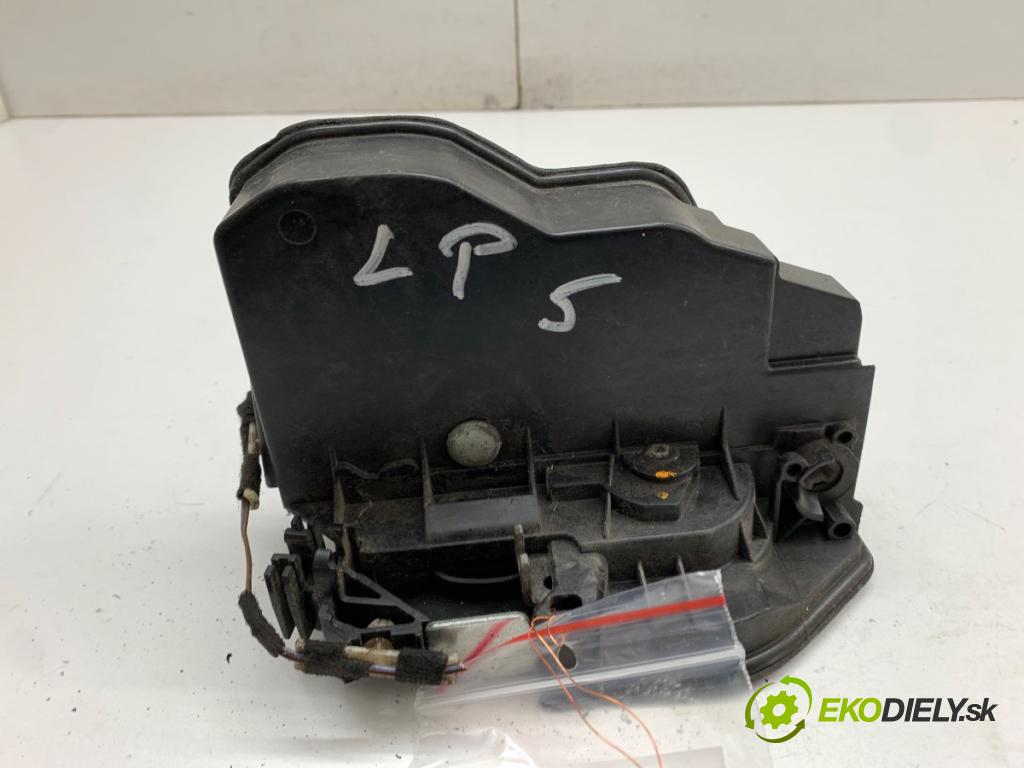 BMW F20 liftback 2011 100 kW 116 i 1598 zámok Dvere ľavy predný 7229461