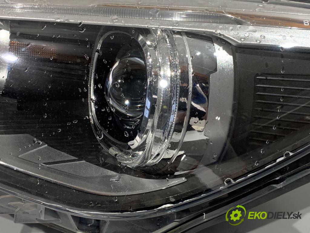 BMW F20 liftback 2011 100 kW 116 i 1598 Svetlomet ľavy predný XENON 7229679