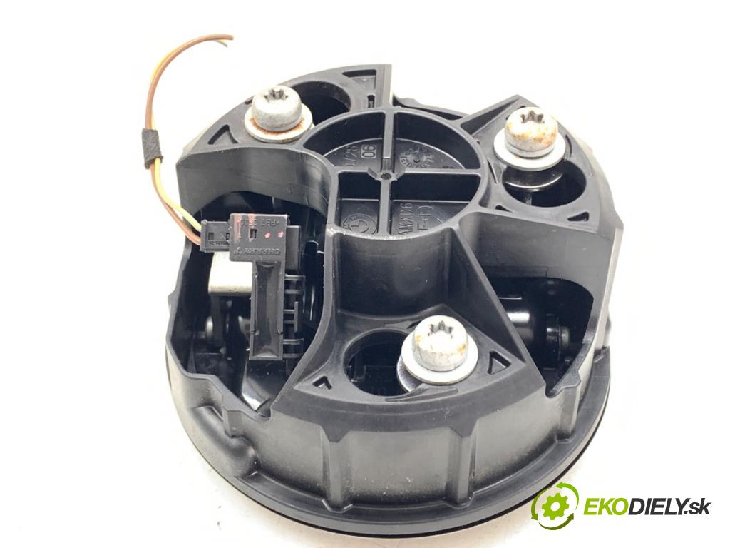 BMW F20 liftback 2011 100 kW 116 i 1598 klika dveří zadní část 7270728