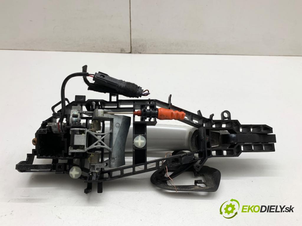 BMW F20 liftback 2011 100 kW 116 i 1598 Kľučka vonkajšia pravy zad
