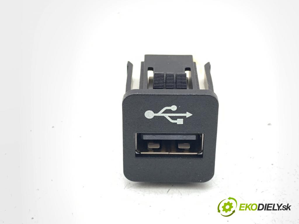 BMW F20 liftback 2011 100 kW 116 i 1598 HNÍZDO: USB 9229294
