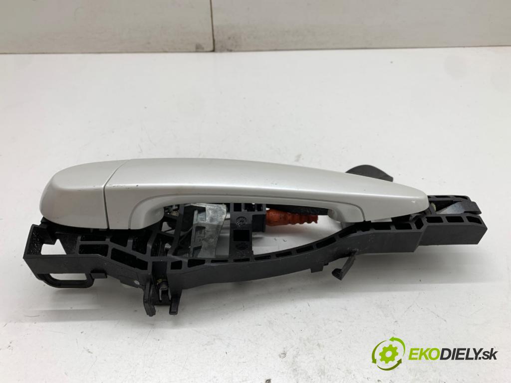 BMW F20 liftback 2011 100 kW 116 i 1598 Kľučka vonkajšia ľavy zad