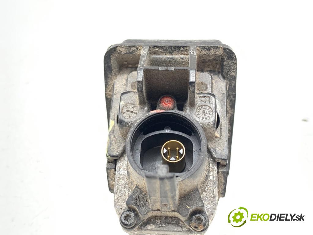 BMW F20 liftback 2011 100 kW 116 i 1598 KAMERA zadní část 9240351