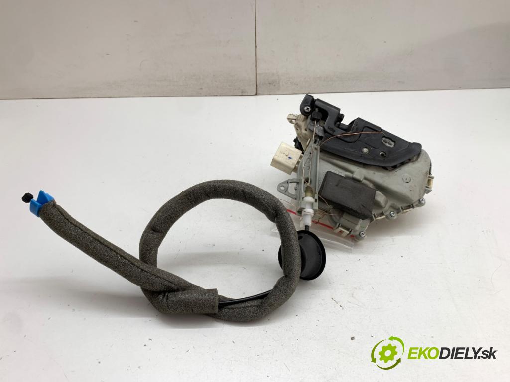 AUDI A1 8X liftback 2011 63 kW 1.2 TFSI 1197 zámok Dvere ľavy predný 8X0959672C