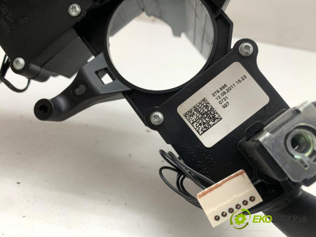 AUDI A1 8X liftback 2011 63 kW 1.2 TFSI 1197 přepínač kombinovaný 8X0953501E (Páčky pod volantem)