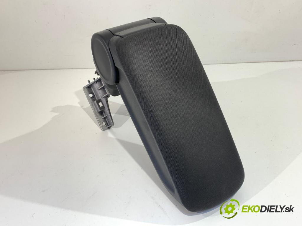 AUDI A1 8X liftback 2011 63 kW 1.2 TFSI 1197 loketní opěrka 8X0864283A (Loketní opěrka)