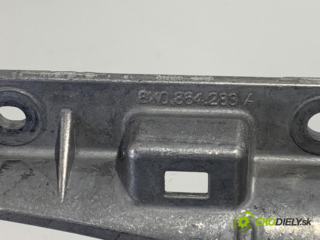 AUDI A1 8X liftback 2011 63 kW 1.2 TFSI 1197 loketní opěrka 8X0864283A (Loketní opěrka)