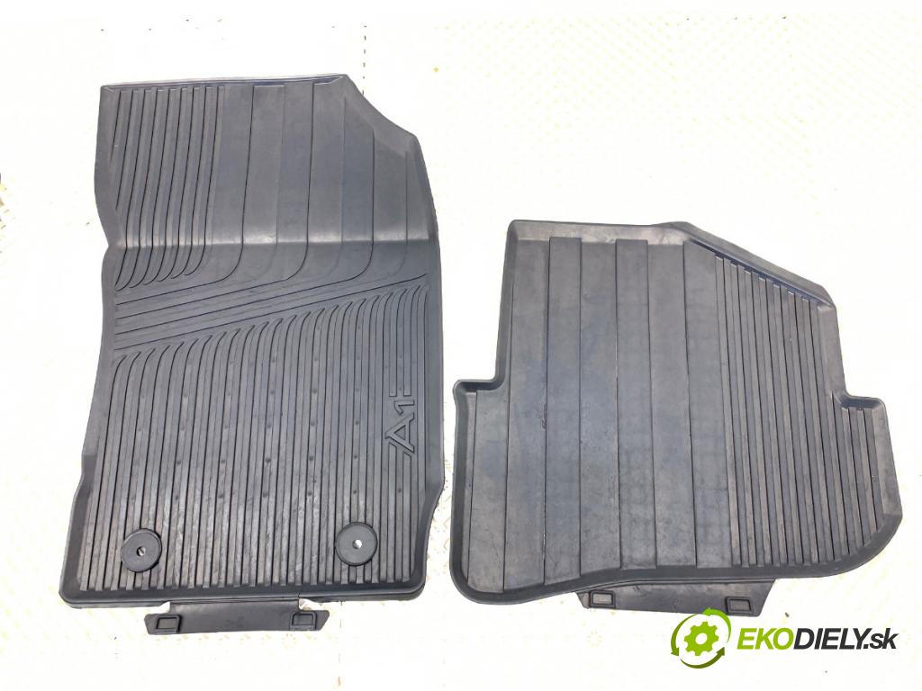 AUDI A1 8X liftback 2011 63 kW 1.2 TFSI 1197 koberček PRYŽ: 8X1061501A