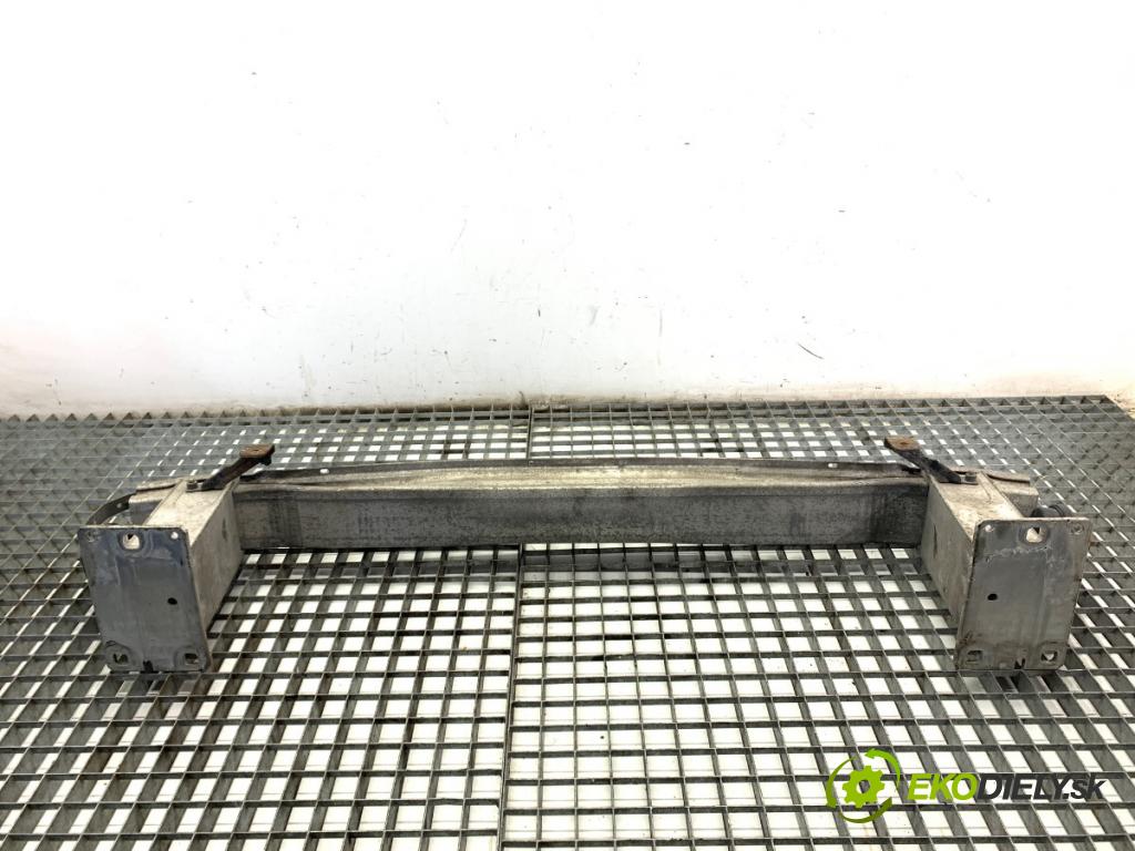 AUDI A4 B8 Kombi 2009 125 kW 2.0 TDI quattro 1968 Výstuha nárazníka predný 8K0807113B (Výstuha predná)