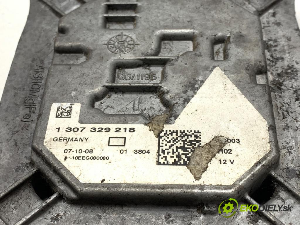 AUDI A4 B8 Kombi 2009 125 kW 2.0 TDI quattro 1968 měnič XENON 1307329218 (Řídící jednotka xenonu)