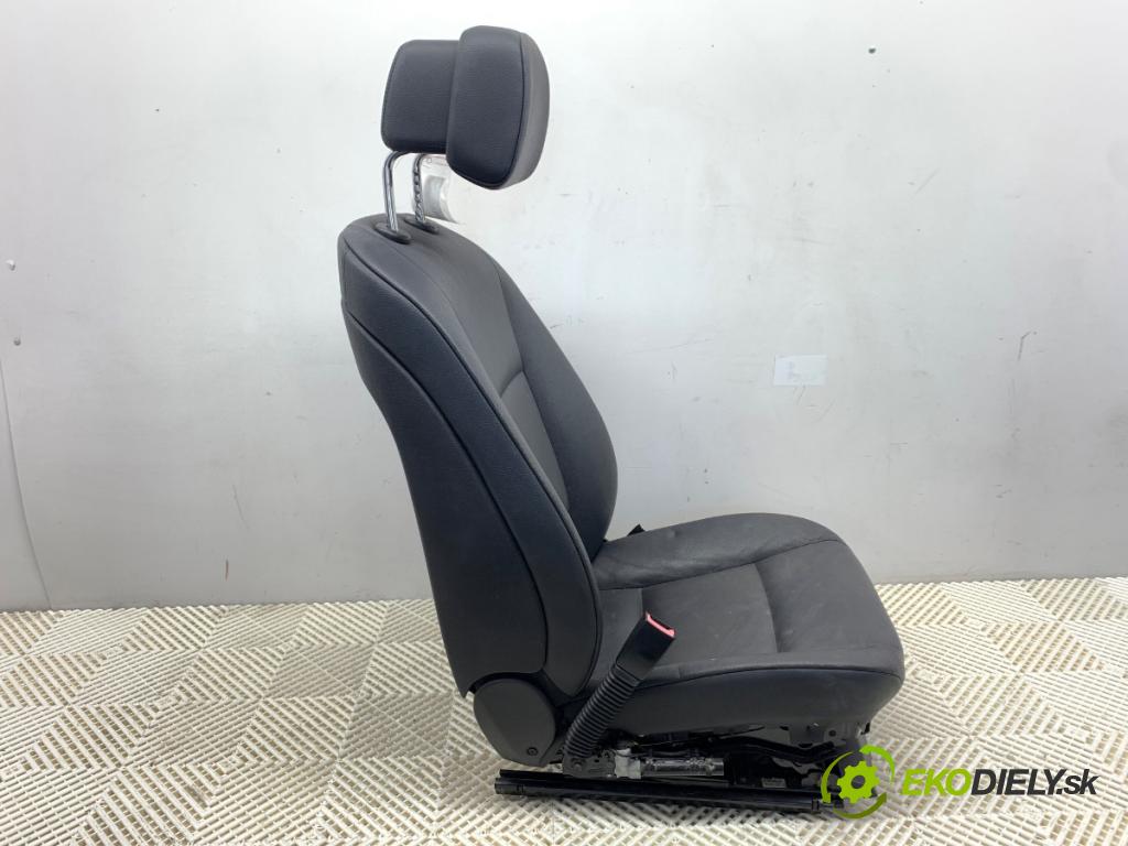 BMW F10 sedan 2011 120 kW 520 d 1995 sedadlo levý přední část