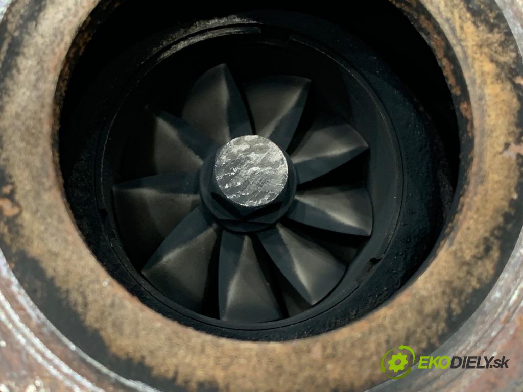 AUDI A4 B8 Kombi 2009 125 kW 2.0 TDI quattro 1968 turbo 03L145702E (Kompletní turbodmychadlo)