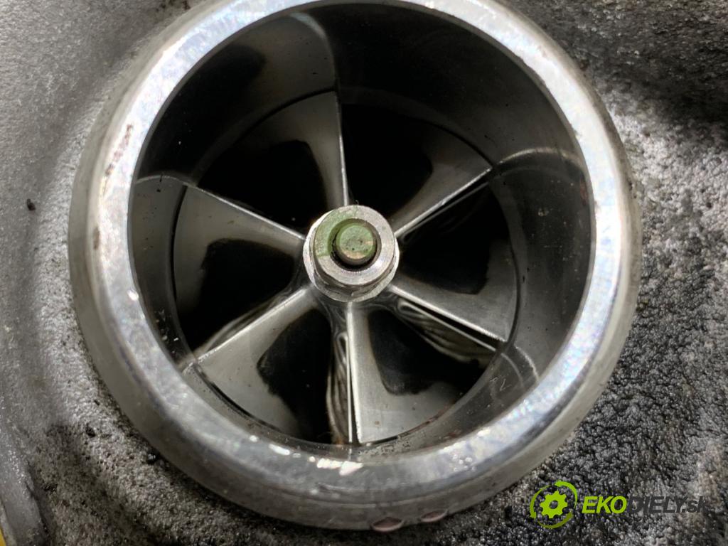 AUDI A4 B8 Kombi 2009 125 kW 2.0 TDI quattro 1968 turbo 03L145702E (Kompletní turbodmychadlo)