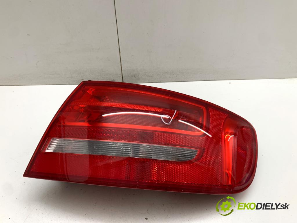 AUDI A4 B8 Kombi 2012 105 kW 2.0 TDI 1968 Svetlo pravy zad 8K9945096