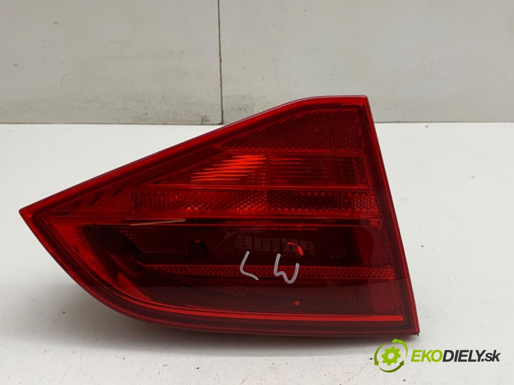 AUDI A4 B8 Kombi 2012 105 kW 2.0 TDI 1968 světlo levý zadní část vnitřní 8K9945093