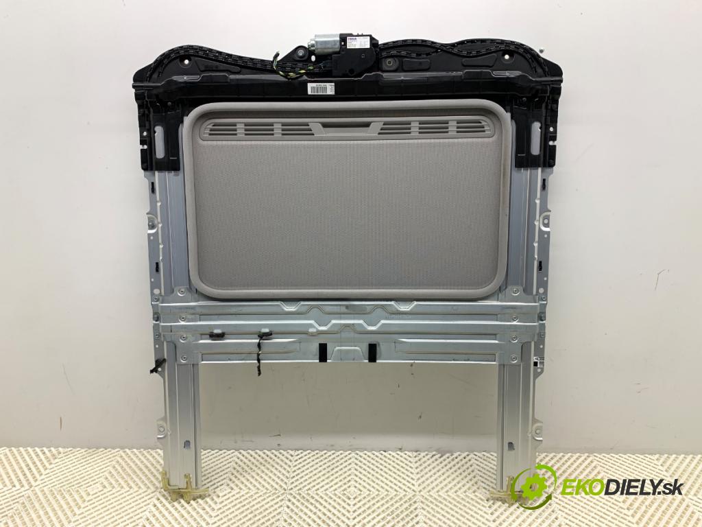 BMW F20 liftback 2011 100 kW 116 i 1598 strešné okno 7249799 (Sklo karosérie)