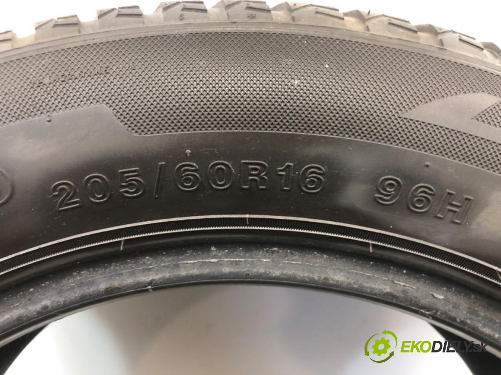 --- ---      PNEUMATIKY: PARA: VÍCENÁ SEZÓNA: 205/60 R16 ZEETEX