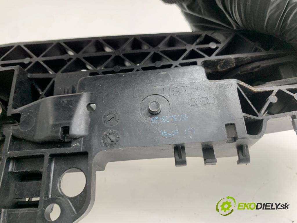 AUDI A1 8X liftback 2011 63 kW 1.2 TFSI 1197 klika vnejší levý přední část