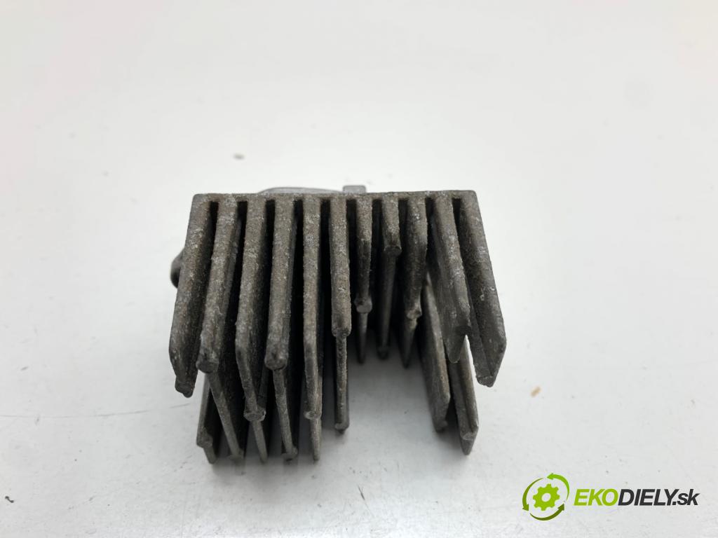 AUDI A1 8X liftback 2011 63 kW 1.2 TFSI 1197 modul LED 2944-2