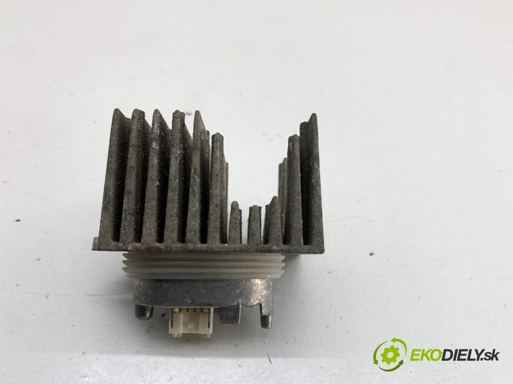 AUDI A1 8X liftback 2011 63 kW 1.2 TFSI 1197 modul LED 2944-2