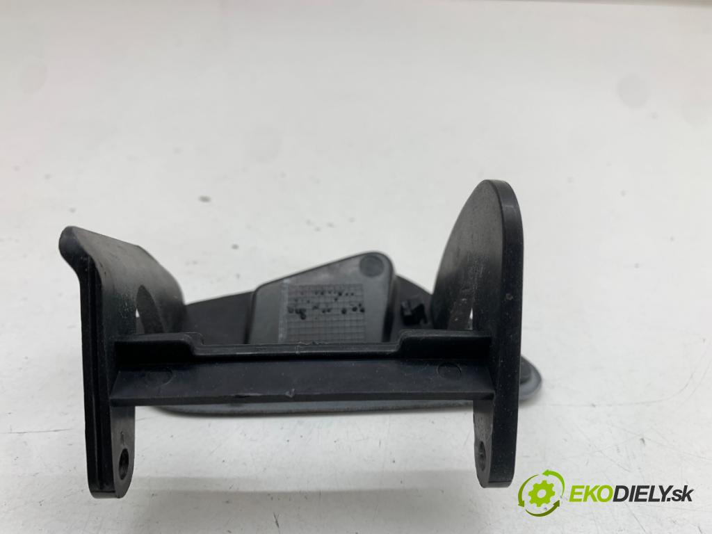 AUDI A1 8X liftback 2011 63 kW 1.2 TFSI 1197 kryt ostřikovače světla levá strana 8X0807563
