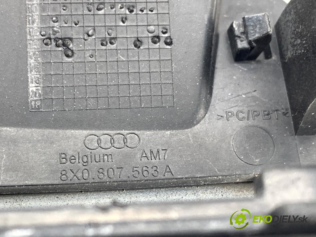 AUDI A1 8X liftback 2011 63 kW 1.2 TFSI 1197 kryt ostřikovače světla levá strana 8X0807563