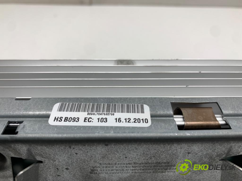 BMW F10 sedan 2011 120 kW 520 d 1995 zesilovač 9239388 (Zesilovač)