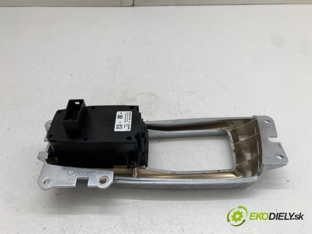 BMW F10 sedan 2011 120 kW 520 d 1995 kulisa brzdy ruční brzdy 9217594