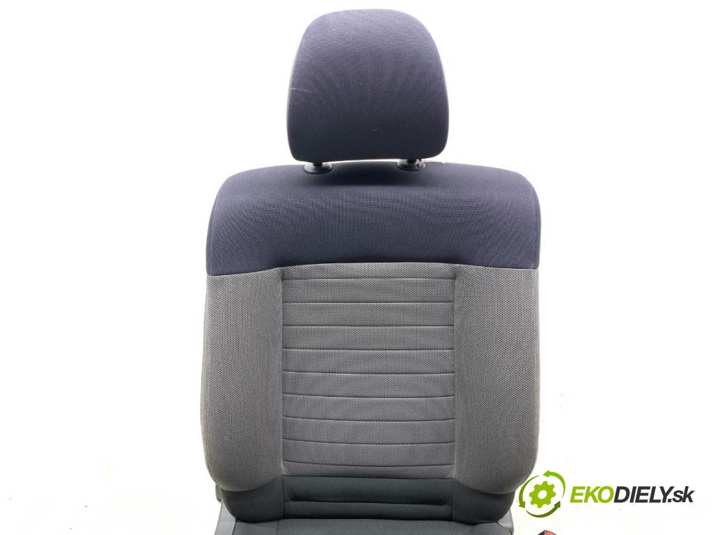CITROEN C4 CACTUS liftback 2015 60 kW 1.2 VTi 82 1199 sedadlo pravý přední část