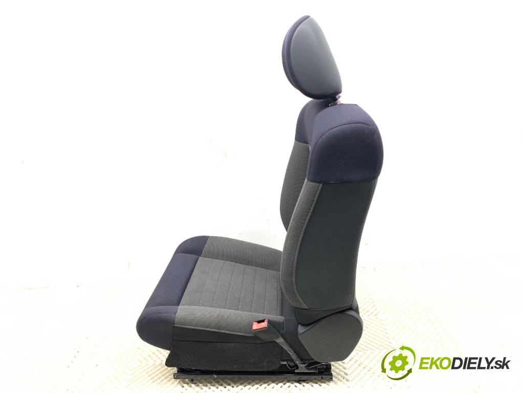 CITROEN C4 CACTUS liftback 2015 60 kW 1.2 VTi 82 1199 sedadlo pravý přední část