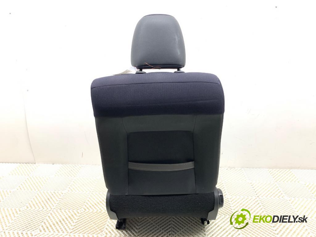 CITROEN C4 CACTUS liftback 2015 60 kW 1.2 VTi 82 1199 sedadlo pravý přední část