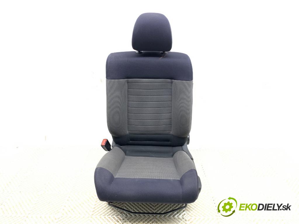 CITROEN C4 CACTUS liftback 2015 60 kW 1.2 VTi 82 1199 sedadlo levý přední část 