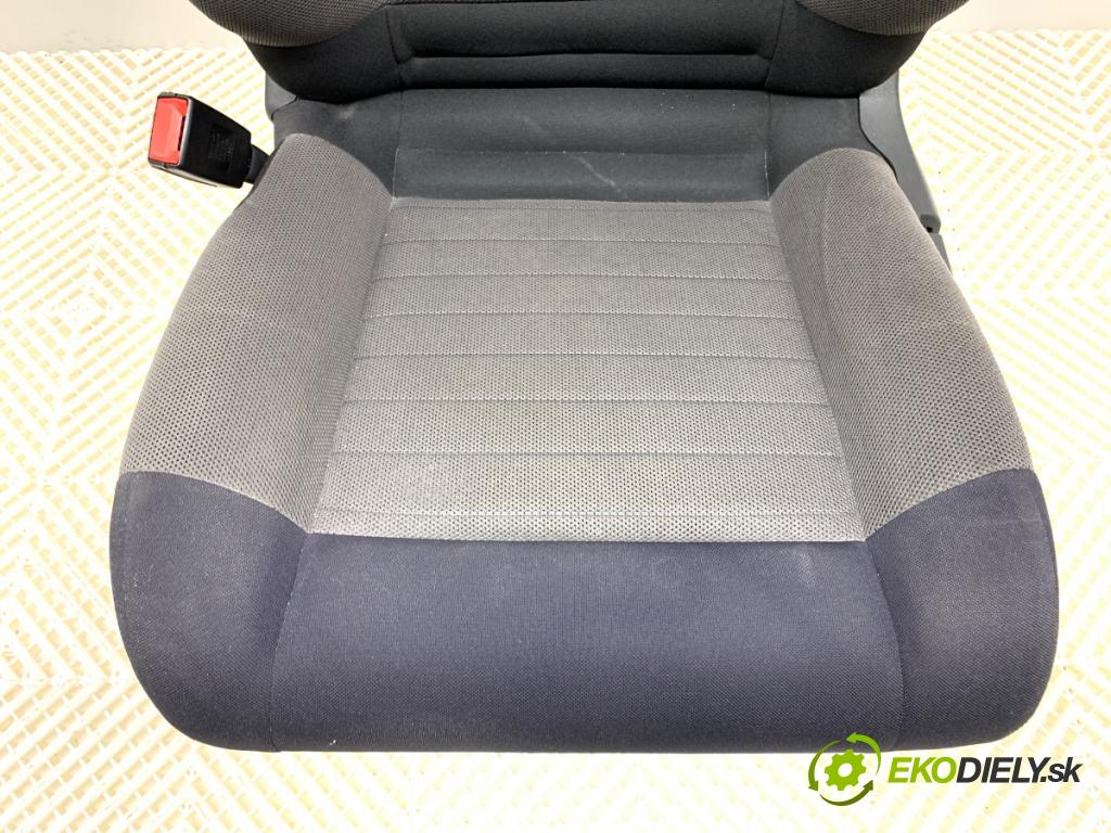 CITROEN C4 CACTUS liftback 2015 60 kW 1.2 VTi 82 1199 sedadlo levý přední část