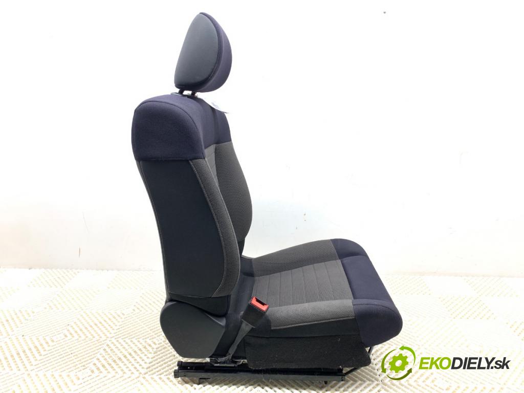 CITROEN C4 CACTUS liftback 2015 60 kW 1.2 VTi 82 1199 sedadlo levý přední část