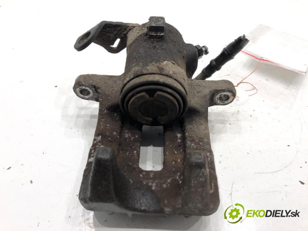 AUDI A1 8X liftback 2011 63 kW 1.2 TFSI 1197 Brzdič strmeň ľavy zad