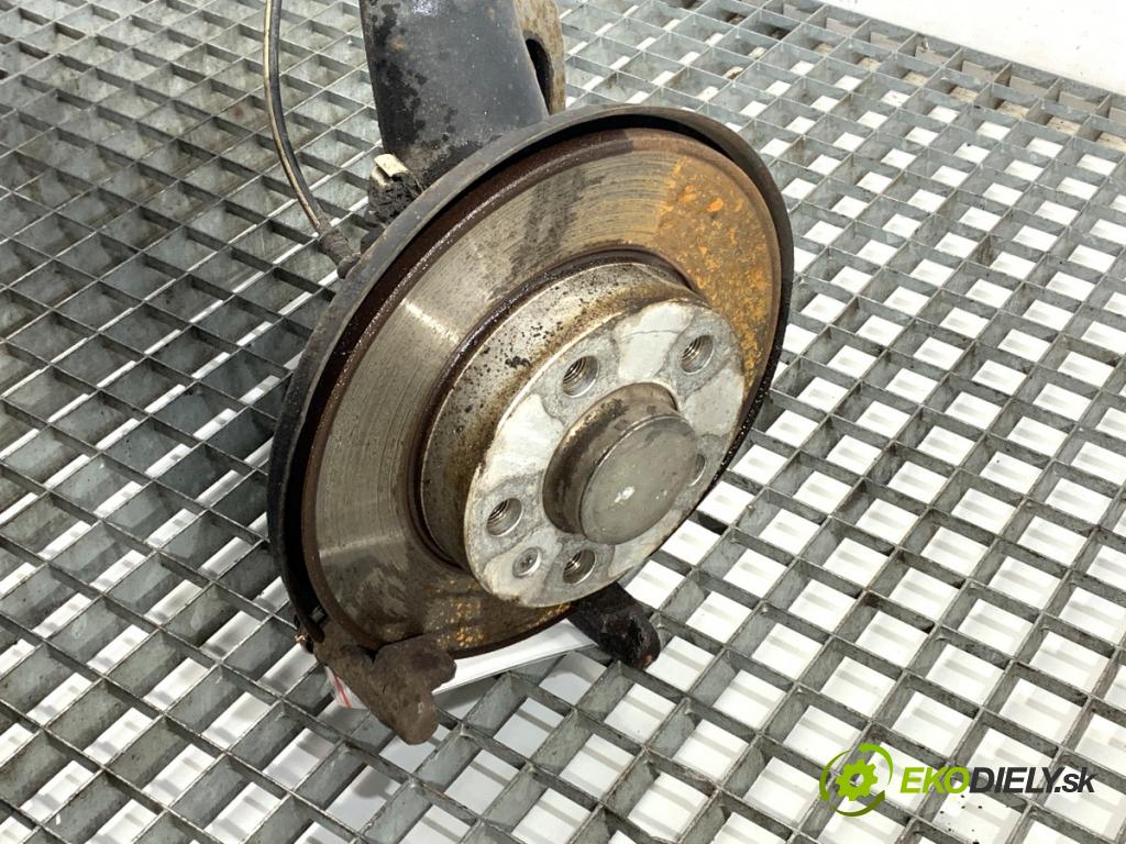 AUDI A1 8X liftback 2011 63 kW 1.2 TFSI 1197 Výstuha zad